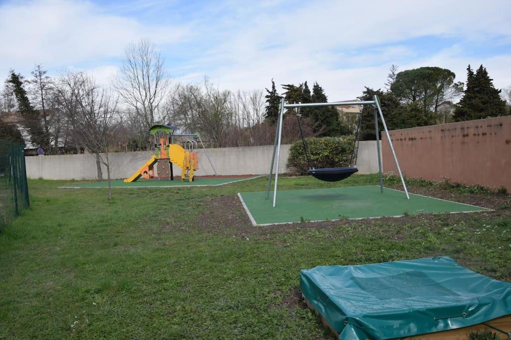 Le Petit Bonheur - Place Parking Privee - Clim - Terrasse - Piscine Partagee - Proche Parc Spirou Saint-Saturnin-lès-Avignon Екстериор снимка