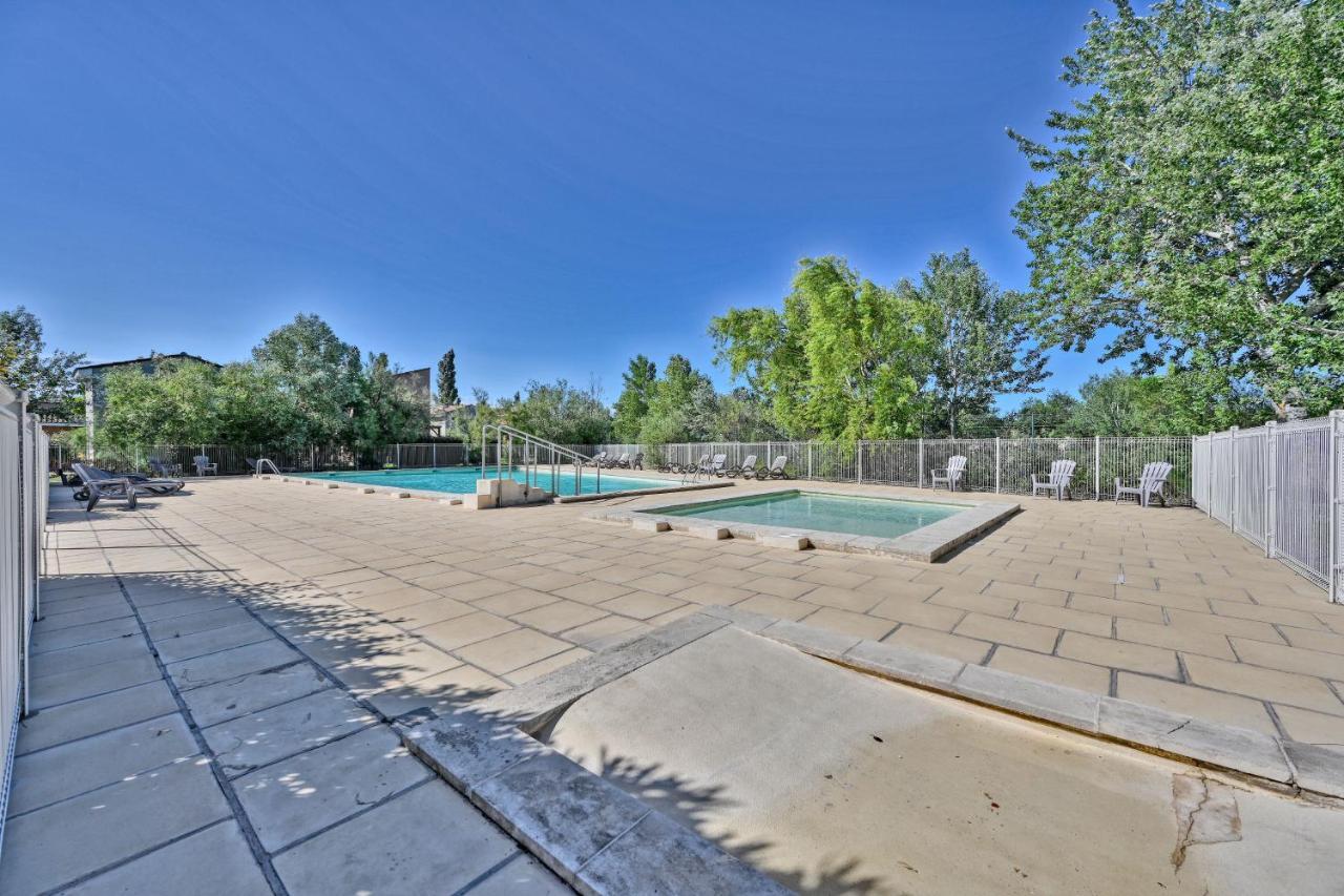 Le Petit Bonheur - Place Parking Privee - Clim - Terrasse - Piscine Partagee - Proche Parc Spirou Saint-Saturnin-lès-Avignon Екстериор снимка