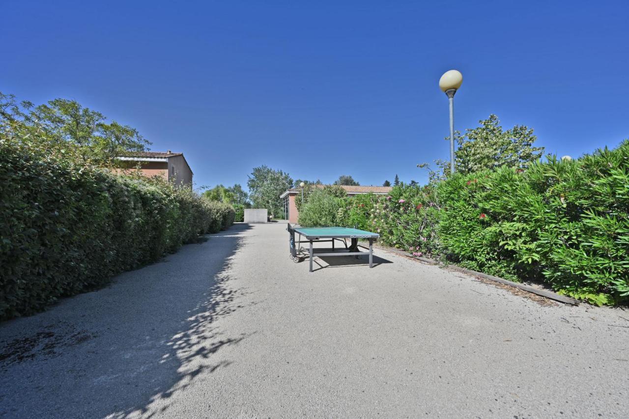Le Petit Bonheur - Place Parking Privee - Clim - Terrasse - Piscine Partagee - Proche Parc Spirou Saint-Saturnin-lès-Avignon Екстериор снимка