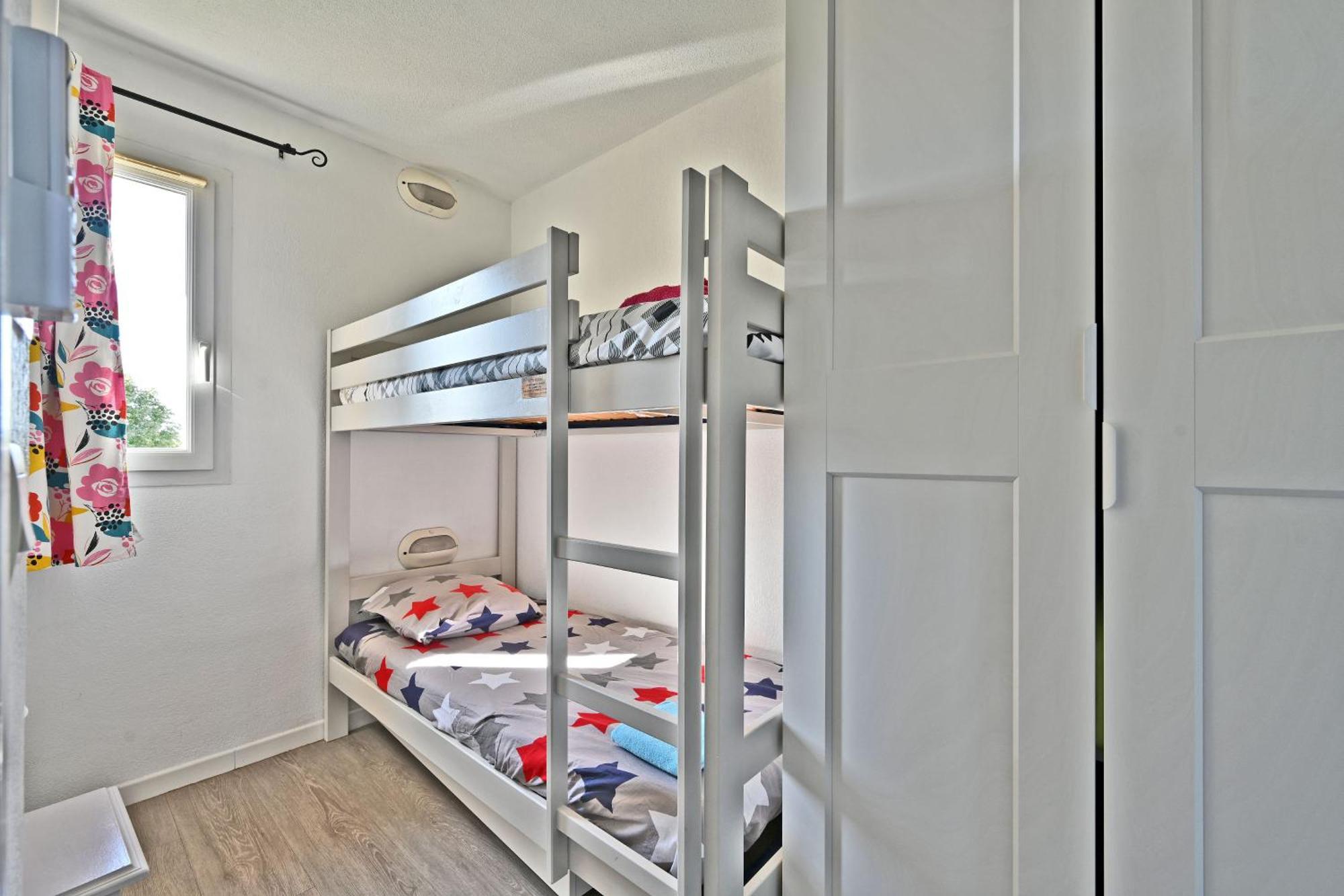 Le Petit Bonheur - Place Parking Privee - Clim - Terrasse - Piscine Partagee - Proche Parc Spirou Saint-Saturnin-lès-Avignon Екстериор снимка