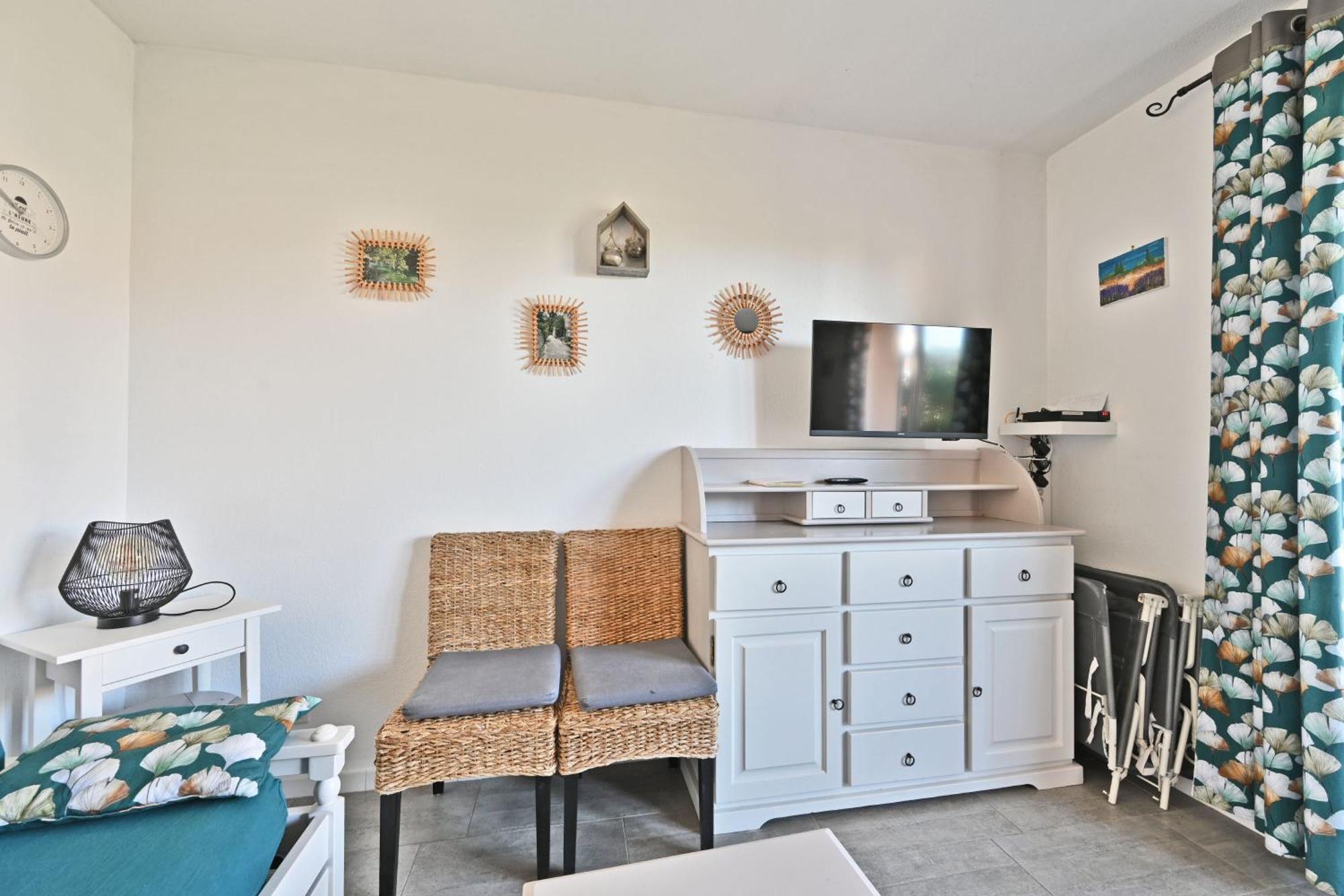 Le Petit Bonheur - Place Parking Privee - Clim - Terrasse - Piscine Partagee - Proche Parc Spirou Saint-Saturnin-lès-Avignon Екстериор снимка